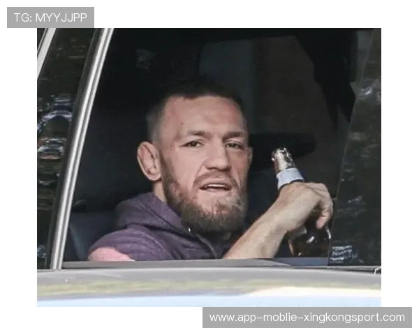 UFC新秀怒踢对手断腿画面惊人:震撼赛场的瞬间背后新生力量 UFC新秀怒踢对手断腿画面惊人:震撼赛场的瞬间背后新生力量