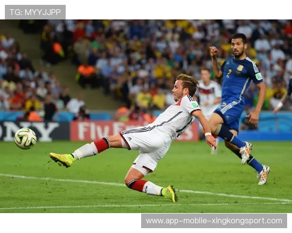 波尔图中前场在比赛中形成强烈攻势 波尔图中前场在比赛中形成强烈攻势