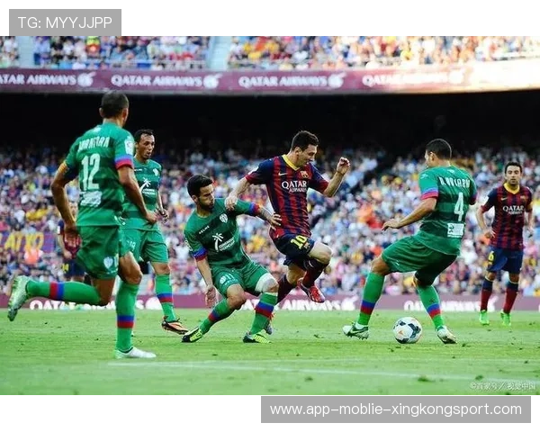 波尔图中场核心送出关键直塞，前锋单刀斩获进球