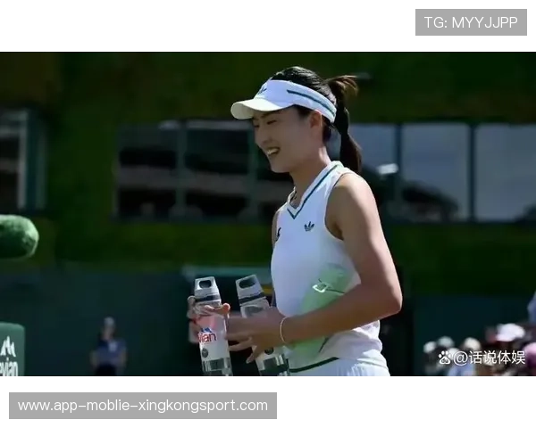 网球草地赛上网截击漂亮得分:技艺与装备的完美交响