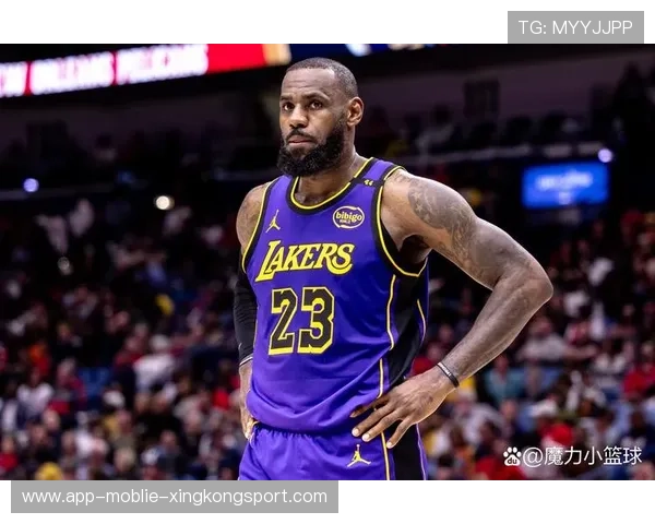 詹姆斯罚球线外稳稳罚中,湖人将优势扩大 詹姆斯罚球线外稳稳罚中,湖人将优势扩大