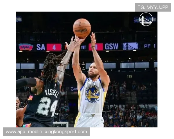 库里一记高抛上篮打进,勇士全队精神大振 库里一记高抛上篮打进,勇士全队精神大振
