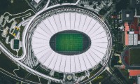 兹维列夫 2-1 逆转门希克，德国名将在赛后调侃：“这里的风很大，像是在海边打球。”